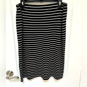 Max Studio Black & White Stripe Skirt, Elastic Waistband Size XL, Wrinkle free